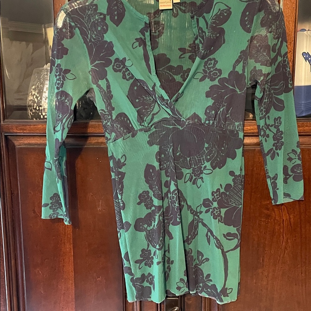 Sweet Pea by Stacy Frati top